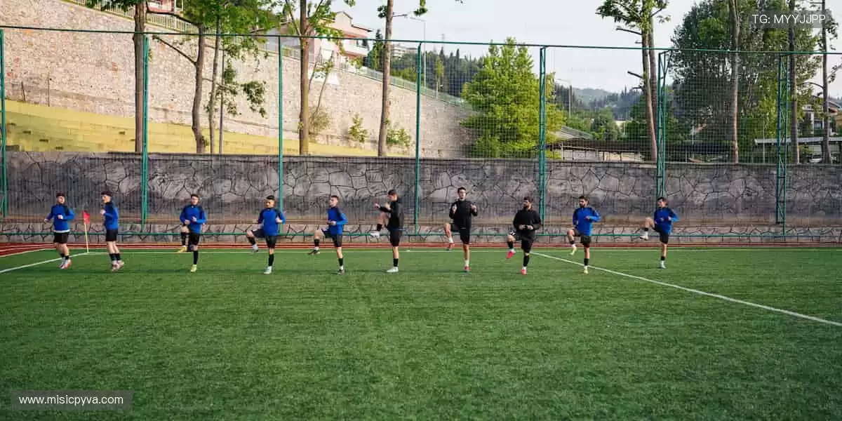 赛场之外，我们与你同在 —— 实时解说，深度分析！🎙️📊